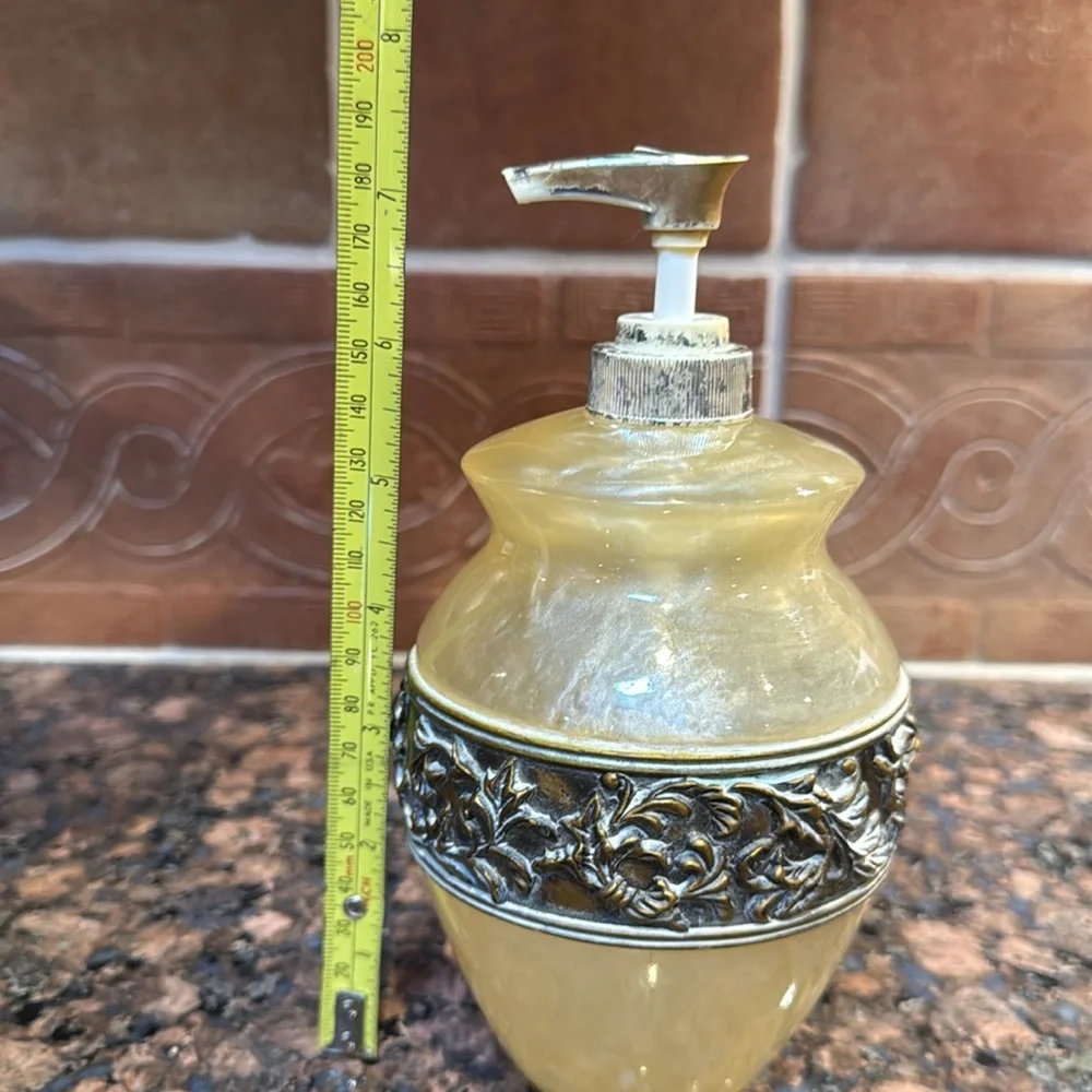 Resin hand or dish soap dispenser bathroom or kitchen